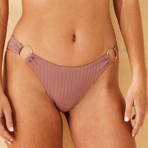 Shade & Shore
Women’s ribbed low rise bikini size large NEW